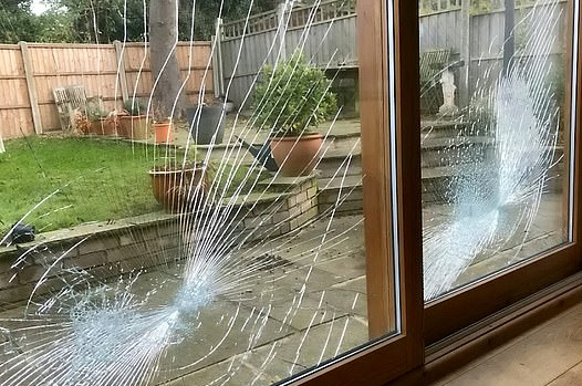 broken glass longford, mullingar, navan, dublin, leitrim, cavan, roscommon, broken glass, glaing, replace broken glass, glass replacement, repair broken windows